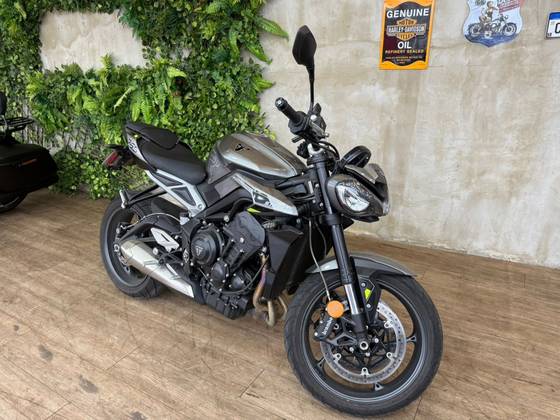 TRIUMPH STREET TRIPLE 765 RS TRIUMPH STREET TRIPLE 765 RS
